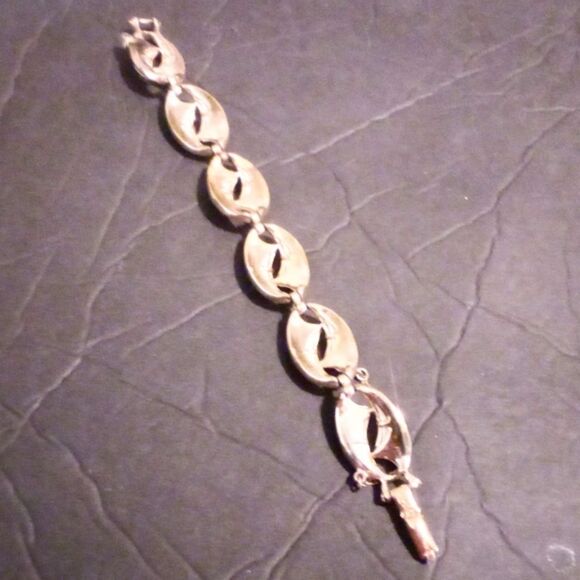 Vintage Coro Mid Century Gold Tone White Thermoset Bracelet - Picture 6 of 6